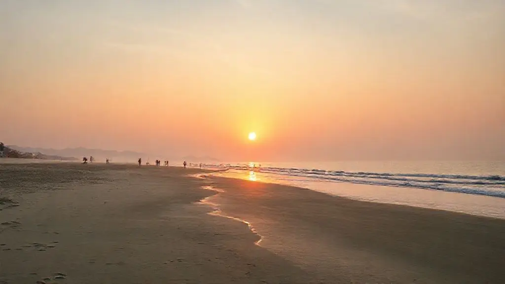 부산 다대포 해수욕장: 황금빛 백사장을 물들이는 환상적인 일출