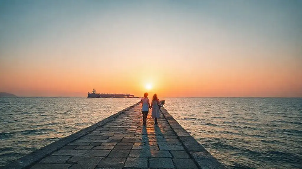 강릉 주문진: 드라마틱한 동해 일출의 감성