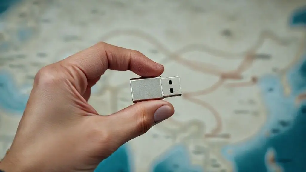 CD에서 USB로, 국경을 넘는 '정보의 혁명'