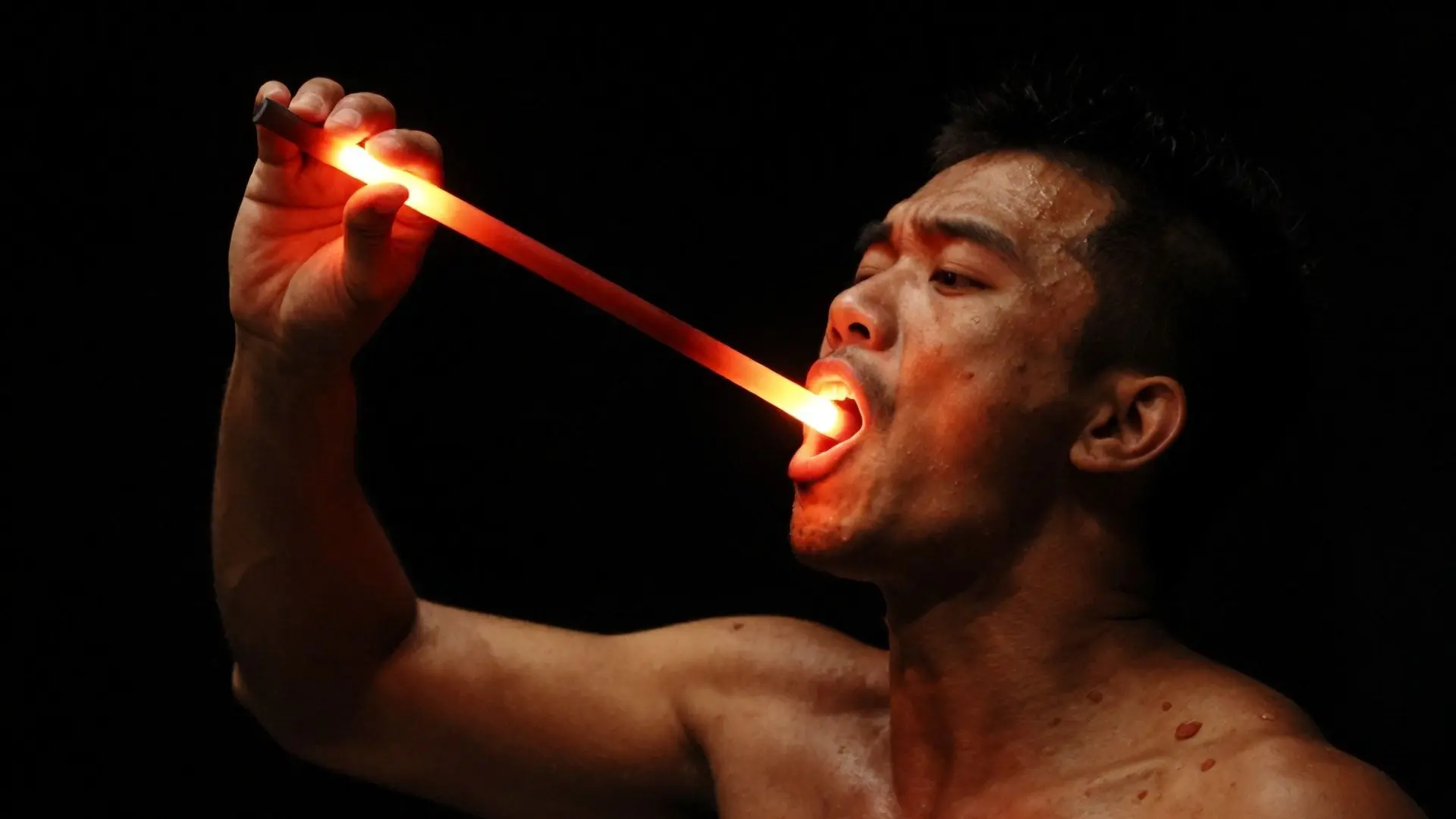 맨입으로 달군 막대기 삼키기: 훈련의 힘