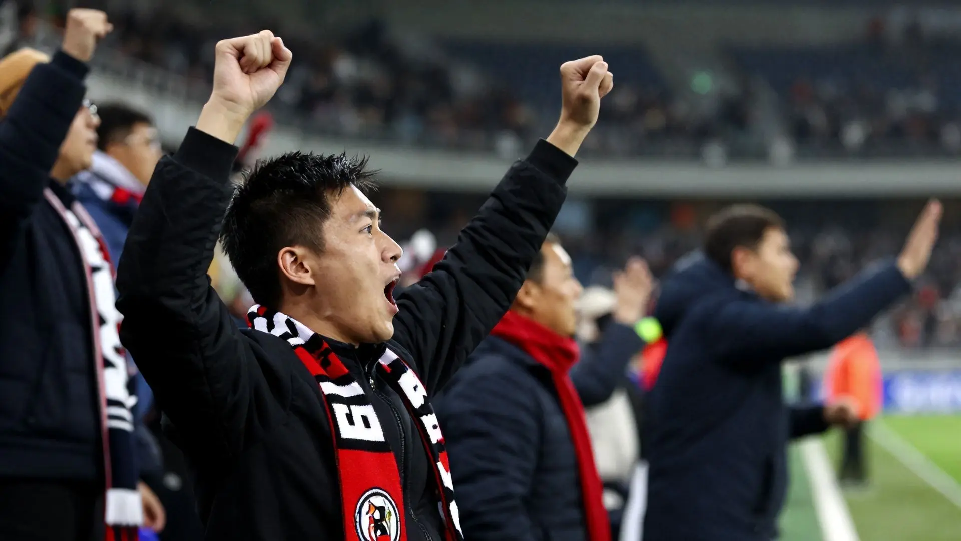 2. 운명처럼 시작된 팬심, 아버지를 넘어서다