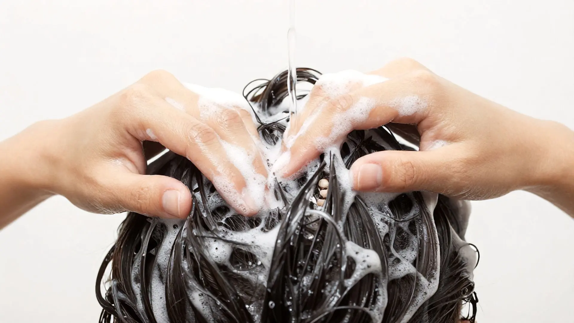 손끝으로 전하는 두피 건강: 올바른 샴푸와 헹굼 노하우