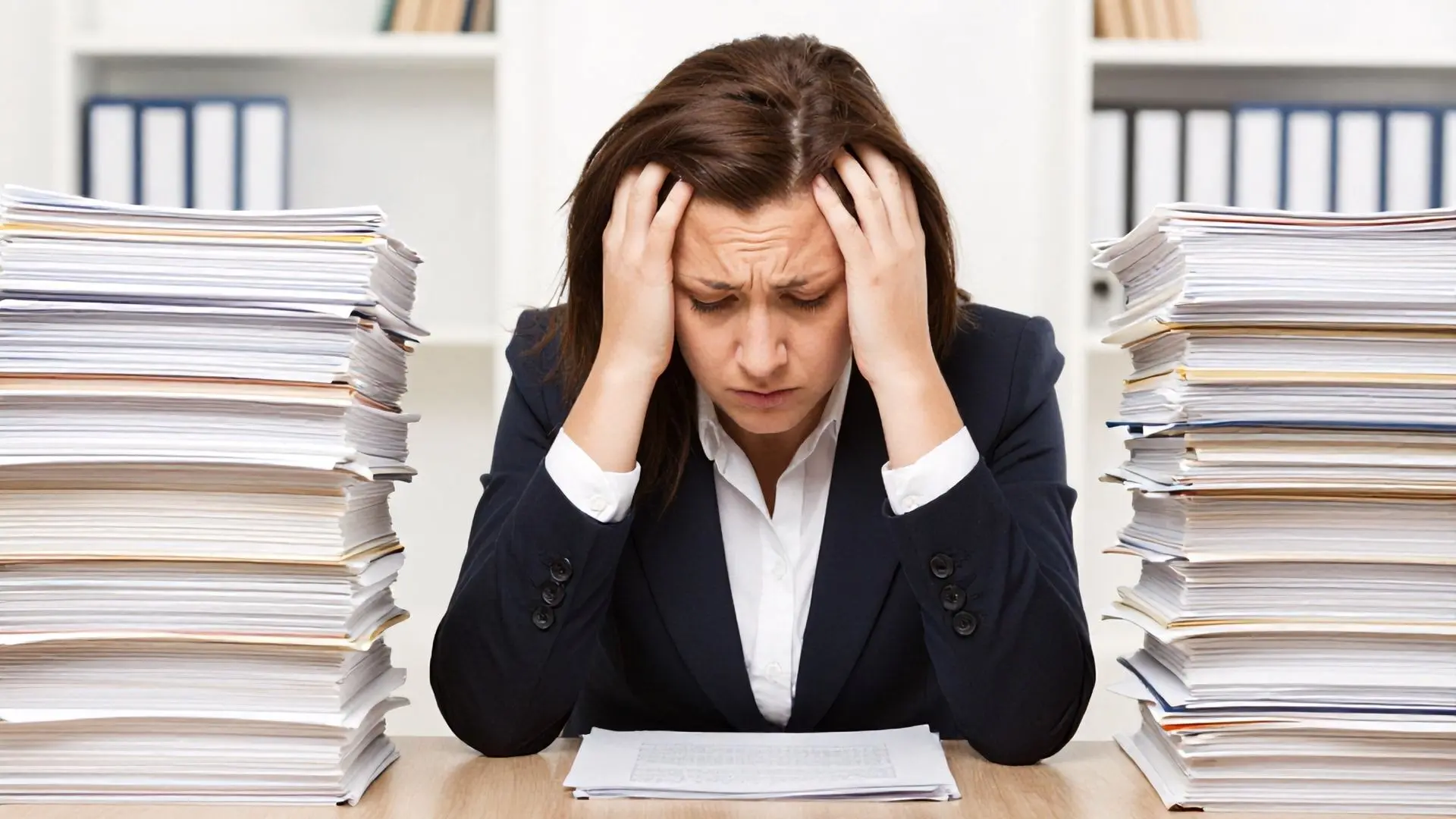 교단에 드리워진 그림자: 생활기록부 기재와 법적 싸움