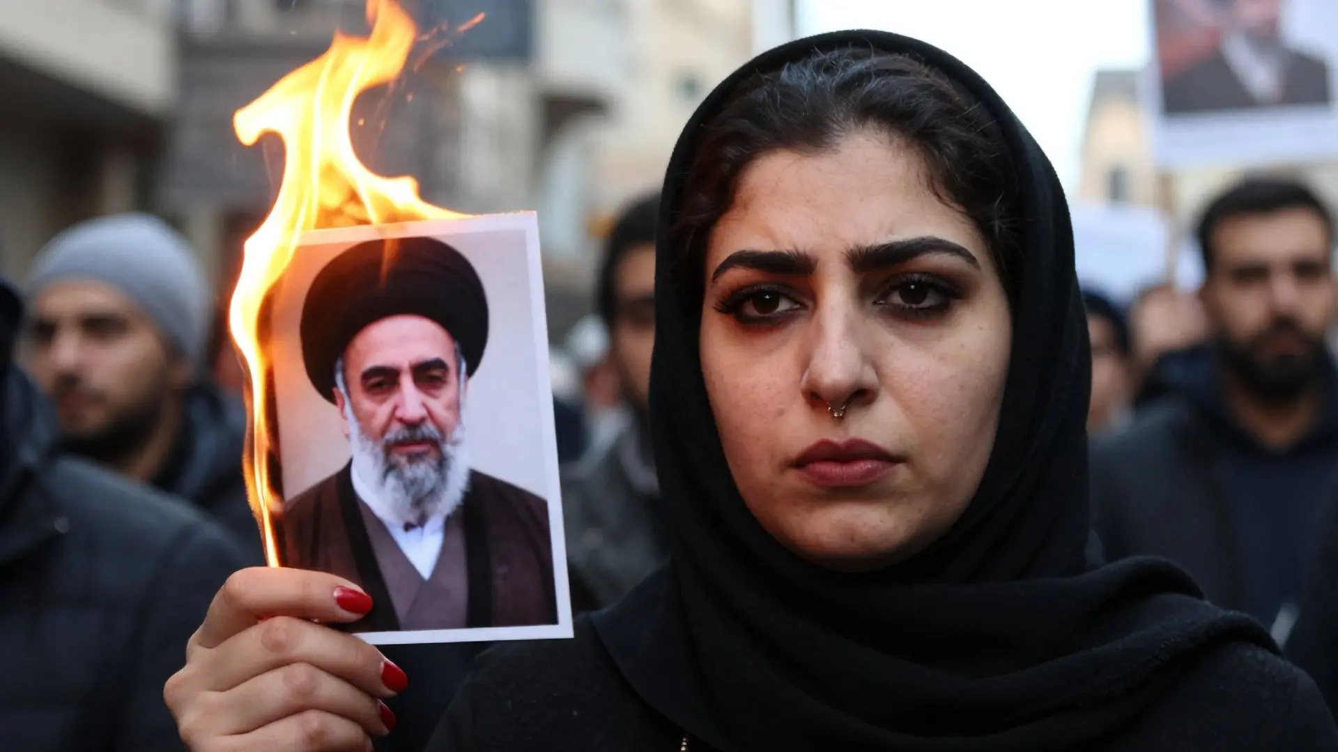 2. 히잡 벗고 독재에 맞서다: 여성들의 용기 있는 상징