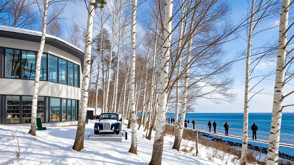 눈부신 설경과 동해바다의 매력, 인제와 동해