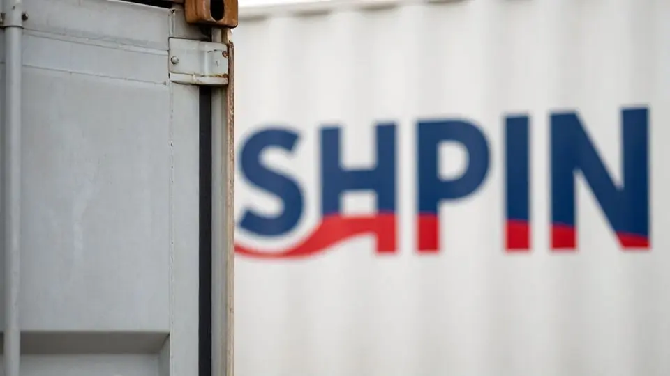 컨테이너 뒤에 숨겨진 진짜 주인들