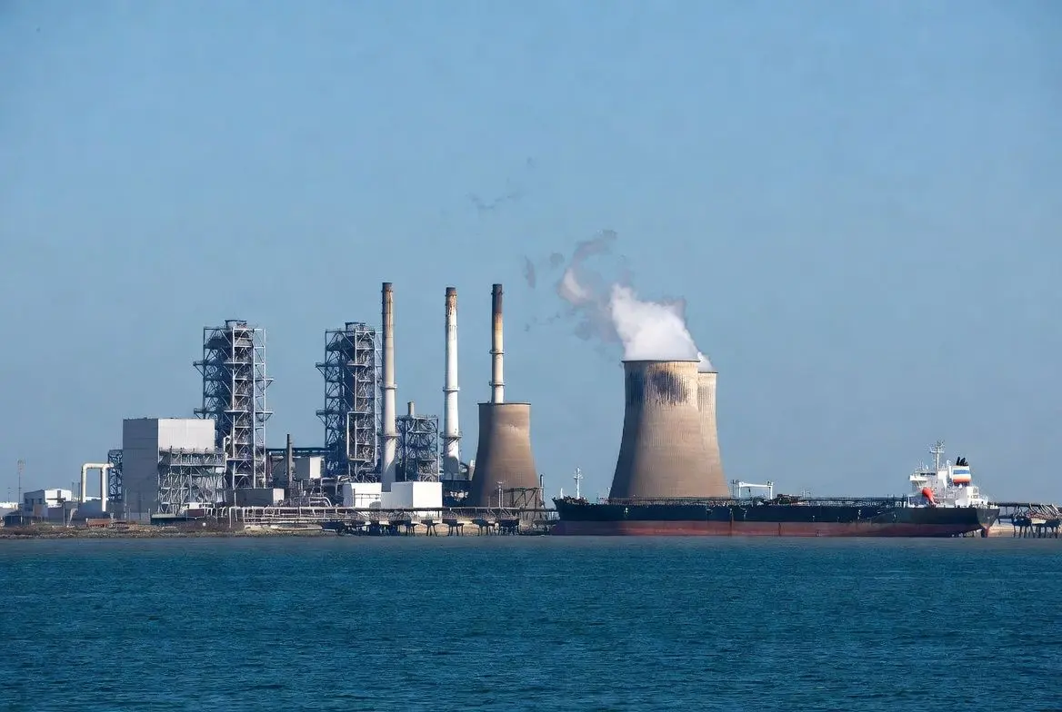 💡 일본의 통 큰 투자: 세계 최대 가스 화력 발전소와 원유 수출 터미널